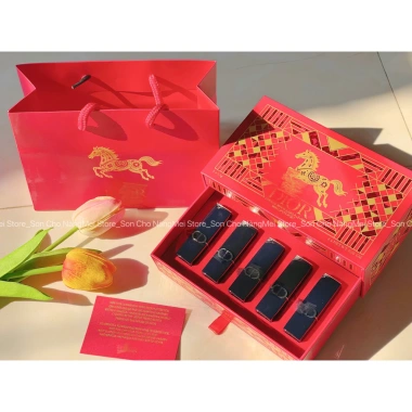 Set Son Năm Ngựa 2.026 Rouge Velvet Mini 5 Thỏi 1.5gr kèm Túi Đỏ 1.186.800 VND