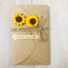 Set thiệp hoa khô giấy kraft 11x17cm A6 kèm bao thư, handmade, giá rẻ 15.000₫ - quà 20/11, 20/10, 8/3, 14/2
