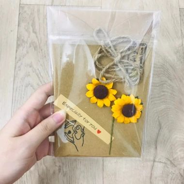 Set thiệp hoa khô giấy kraft 11x17cm A6 kèm bao thư, handmade, giá rẻ 15.000₫ - quà 20/11, 20/10, 8/3, 14/2