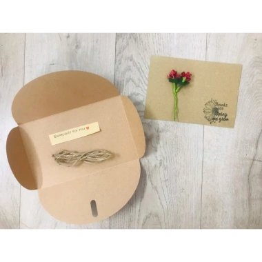 Set thiệp hoa khô giấy kraft 11x17cm A6 kèm bao thư, handmade, giá rẻ 15.000₫ - quà 20/11, 20/10, 8/3, 14/2