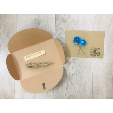 Set thiệp hoa khô giấy kraft 11x17cm A6 kèm bao thư, handmade, giá rẻ 15.000₫ - quà 20/11, 20/10, 8/3, 14/2