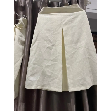 Set thiết kế thanh lý size S eo 69 - Giá 850.000đ, giảm từ 1.088.000đ, quay về