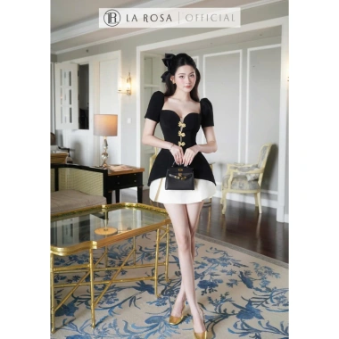 Set Tiểu Thư Basic Trẻ Trung La Rosa Áo chiết eo đính tag ngực, tạo điểm nhấn, váy kem, chỉ 770.000₫ 3