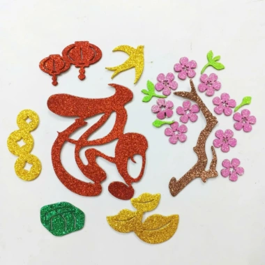 Set trang trí Tết chữ xốp kim tuyến, dây xu đào rời hồng, phụ kiện bánh chưng, lồng đèn, én, thỏi vàng – giá 18.450₫ 5