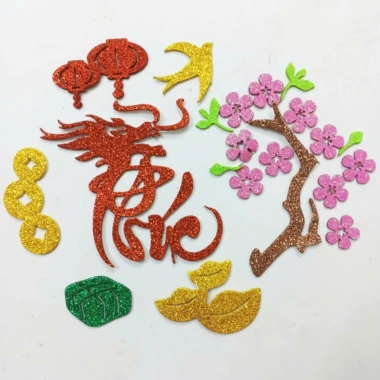 Set trang trí Tết chữ xốp kim tuyến, dây xu đào rời hồng, phụ kiện bánh chưng, lồng đèn, én, thỏi vàng – giá 18.450₫ 9