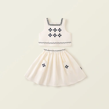 Set Váy Bé Gái Áo Hai Dây Cổ Vuông Thêu Hoa + Chân Váy Xòe Cotton – Giá 215.000₫ 9 Set Váy Bé Gái Áo Hai Dây Cổ Vuông Thêu Hoa + Chân Váy Xòe Cotton – Giá 215.000₫ 9