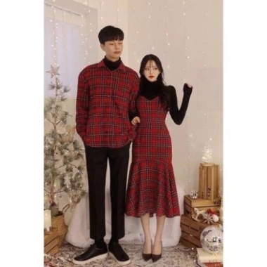 Set váy đôi sơmi nam sọc caro đỏ chụp ảnh đẹp, giá rẻ 140.000 VNĐ khuyến mãi