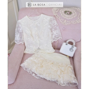 Set Váy La Rosa áo ngắn cổ tròn tay bồng, cúc nổi bật, chân váy xếp ly nhún tôn dáng 479k