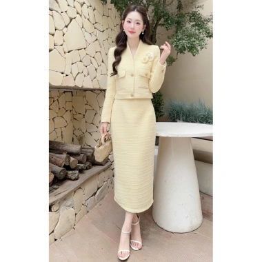 Set váy Mai Vàng s822: Áo dạ hoa trà + chân váy bút chì sang trọng, tiệc Tết cao cấp - Giá ưu đãi 659.000₫ 5 Set váy Mai Vàng s822: Áo dạ hoa trà + chân váy bút chì sang trọng, tiệc Tết cao cấp - Giá ưu đãi 659.000₫ 5