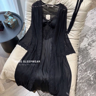 Set Váy Ngủ Lụa Cao Cấp, Áo Choàng Ren Thêu Nổi Dài Tiểu Thư Lyly QCL1 - Hube Sleepwear 645k 7 Set Váy Ngủ Lụa Cao Cấp, Áo Choàng Ren Thêu Nổi Dài Tiểu Thư Lyly QCL1 - Hube Sleepwear 645k 7