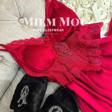 Set Váy Ngủ Lụa Lyly QCL1 và Áo Choàng Ren Thêu Nổi Dài – Tiểu Thư Sang Trọng Giá 645k 8 Set Váy Ngủ Lụa Lyly QCL1 và Áo Choàng Ren Thêu Nổi Dài – Tiểu Thư Sang Trọng Giá 645k 8