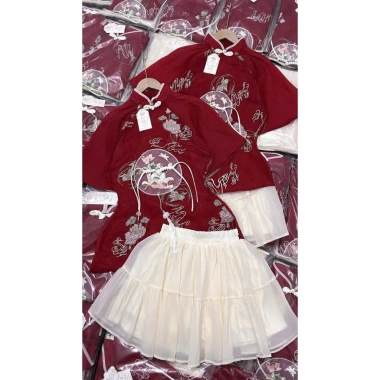Set váy nữ Tết MININA áo tơ thêu hoa sen cá chép đính nút tàu + phụ kiện, chân váy tơ nến - Giá ưu đãi 205.002₫