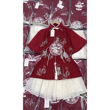 Set váy nữ Tết MININA áo tơ thêu hoa sen cá chép đính nút tàu + phụ kiện, chân váy tơ nến - Giá ưu đãi 205.002₫