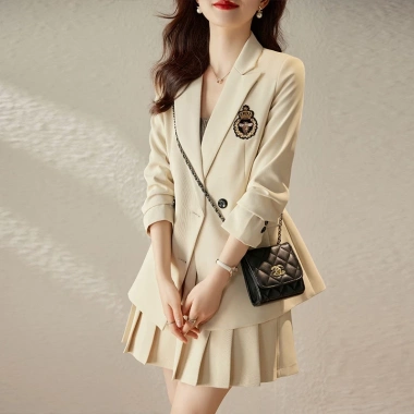 Set vest váy ngắn nữ satin chống nhăn, dáng ôm công sở Hàn Quốc giảm giá 21% 4 Set vest váy ngắn nữ satin chống nhăn, dáng ôm công sở Hàn Quốc giảm giá 21% 4