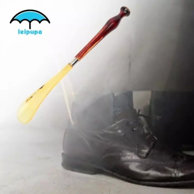Shoehorn Giày Sừng Nâng Giày Nhẹ Dành Cho Nữ & Người Cao Tuổi - Giá 69.120₫ 4 Shoehorn Giày Sừng Nâng Giày Nhẹ Dành Cho Nữ & Người Cao Tuổi - Giá 69.120₫ 4