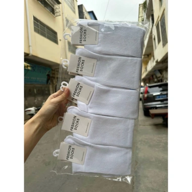 Sỉ 10 đôi tất trơn cổ cao trắng, giá 52.152 VND - giảm tới 66.233 VND