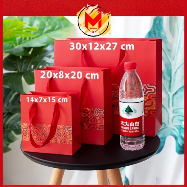Sỉ 10 Túi Giấy Đựng Quà Tết Họa Tiết Đỏ Cao Cấp – Thổ Cẩm Quai Vải Sang Trọng