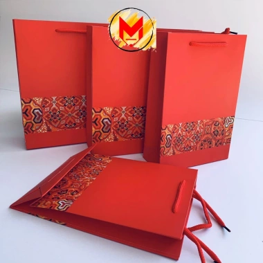 Sỉ 10 Túi Giấy Đựng Quà Tết Họa Tiết Đỏ Cao Cấp – Thổ Cẩm Quai Vải Sang Trọng