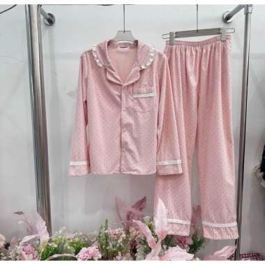 Siêu Xinh Vải Tuyết Nhung Cao Cấp - Bộ Ngủ Dài Tay Hoạ Tiết Chấm Bi Phối Ren, Mềm Mịn Xinh Xắn cho Nữ, Giá 294k 2 Siêu Xinh Vải Tuyết Nhung Cao Cấp - Bộ Ngủ Dài Tay Hoạ Tiết Chấm Bi Phối Ren, Mềm Mịn Xinh Xắn cho Nữ, Giá 294k 2