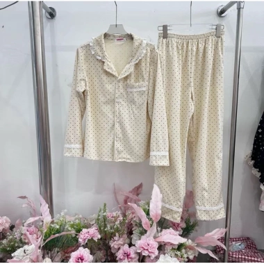 Siêu Xinh Vải Tuyết Nhung Cao Cấp - Bộ Ngủ Dài Tay Hoạ Tiết Chấm Bi Phối Ren, Mềm Mịn Xinh Xắn cho Nữ, Giá 294k 4 Siêu Xinh Vải Tuyết Nhung Cao Cấp - Bộ Ngủ Dài Tay Hoạ Tiết Chấm Bi Phối Ren, Mềm Mịn Xinh Xắn cho Nữ, Giá 294k 4