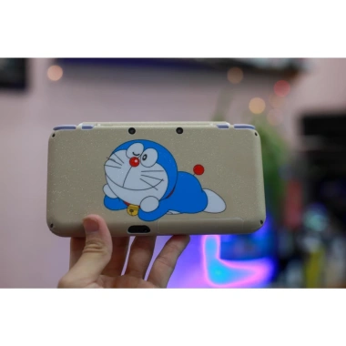 Skin dán Nintendo 2DS, 2DS XL, 3DS, DSi, 3DS XL, DS Lite, New 3DS mẫu Doraemon – Giá 90.000₫ (tùy chỉnh) 2 Skin dán Nintendo 2DS, 2DS XL, 3DS, DSi, 3DS XL, DS Lite, New 3DS mẫu Doraemon – Giá 90.000₫ (tùy chỉnh) 2