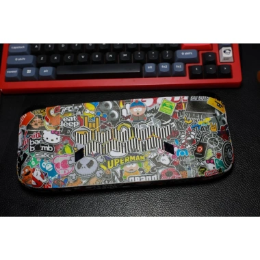 Skin dán One X Player Mini/Pro Stickerbomb stic255 - custom, cắt sẵn, giá 180.000 VND 3 Skin dán One X Player Mini/Pro Stickerbomb stic255 - custom, cắt sẵn, giá 180.000 VND 3