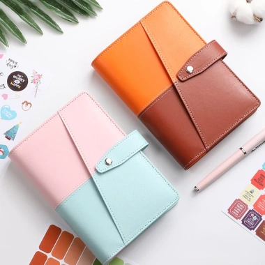 Sổ Còng Đựng Tiền Lập Kế Hoạch Chi Tiêu Da PU Khóa Bấm 6 Còng và 12 Túi Zip Giảm 115k