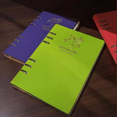 Sổ da gáy còng A5 in hình biểu tường con ngựa vàng dập nổi - Giá chỉ 99.000đ