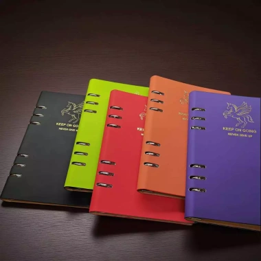 Sổ da gáy còng A5 in hình biểu tường con ngựa vàng dập nổi - Giá chỉ 99.000đ