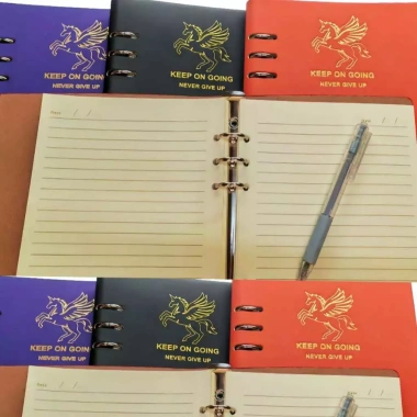 Sổ da gáy còng A5 in hình biểu tường con ngựa vàng dập nổi - Giá chỉ 99.000đ