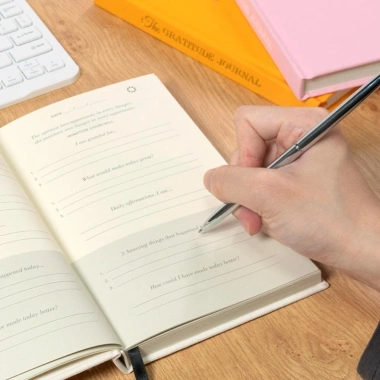 Sổ Gratitude Journal COOLCELLS A5 bề mặt nhẵn, bìa cứng dày, lanh, ruy băng - 152.604₫ 7