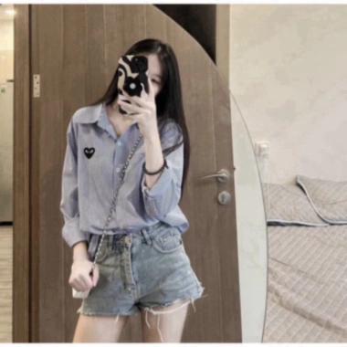 Sơ mi kẻ dài tay thêu tim PLAY - Shyncloset, giảm còn 158.000, chất liệu mềm mại, phong cách trẻ trung