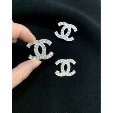 Sơ mi Trắng công sở dài tay Nẹp Cúc – Giá chỉ 152.000đ, phong cách chuyên nghiệp