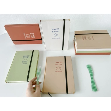 Sổ tay dotgrid A5 100gsm Crabit Baked&Fun - Bullet Journal, giảm 18% chỉ 82.000đ 3 Sổ tay dotgrid A5 100gsm Crabit Baked&Fun - Bullet Journal, giảm 18% chỉ 82.000đ 3