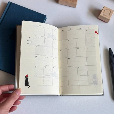 Sổ Tay Kế Hoạch 2.026 B6 18x11.2cm Hình Mèo Dễ Thương: Planner Lịch Tuần Quản Lý Thời Gian và To‑Do List Cao Cấp 4 Sổ Tay Kế Hoạch 2.026 B6 18x11.2cm Hình Mèo Dễ Thương: Planner Lịch Tuần Quản Lý Thời Gian và To‑Do List Cao Cấp 4