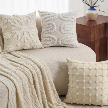 Sofa phòng khách sang trọng, vỏ gối nhẹ, khăn thêu kem, đệm gối lông cừu - 176.419đ