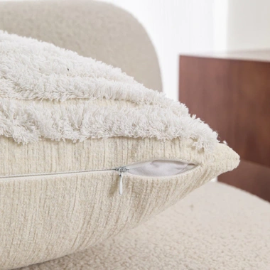Sofa phòng khách sang trọng, vỏ gối nhẹ, khăn thêu kem, đệm gối lông cừu - 176.419đ