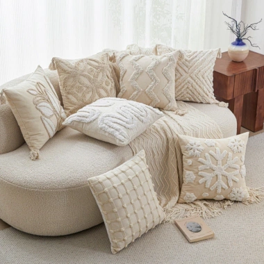 Sofa phòng khách sang trọng, vỏ gối nhẹ, khăn thêu kem, đệm gối lông cừu - 176.419đ