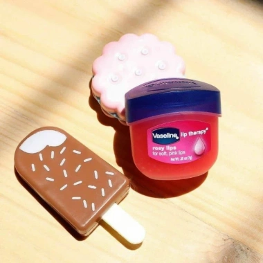 Son Dưỡng Môi Vaseline Lips 7g - Dưỡng ẩm sâu Mềm Mại Không Chảy Giá chỉ 13.000₫