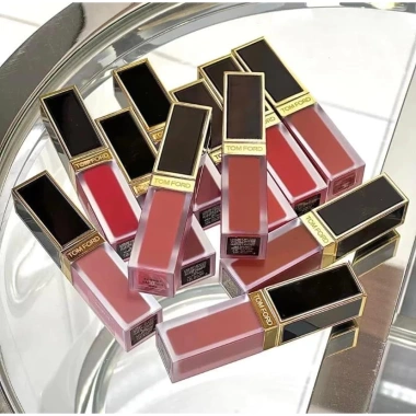 Son kem Tom Ford Gloss Luxe Matte siêu mịn: Che khuyết điểm môi, giảm giá 22% chỉ 865k