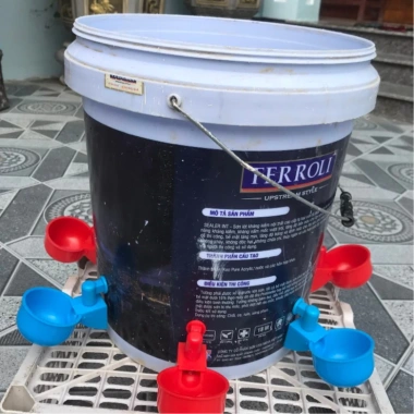 Sơn Khoan Sẵn 1 Thùng + 7-12 Máng Nước Tự Động cho Gà Vịt - Tiết kiệm chi phí, chỉ 39.500₫ 2