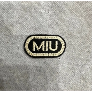 Sticker logo MIU MIU thêu keo ủi: Giá 5.000đ, giảm 1.000đ, dán nhanh, bền đẹp