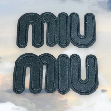 Sticker logo thêu 2 chữ MI.U MI.U - Dán ủi nhiệt, giá chỉ 22.080 VND