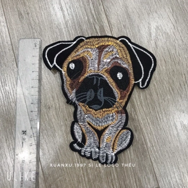 Sticker logo thêu chó nâu – Dán đẹp, bền, giá chỉ 17.000₫ ưu đãi