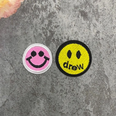 Sticker logo thêu mặt cười Drew 5cm - ủi nhiệt, giá chỉ 5.000đ, giảm giá đặc biệt
