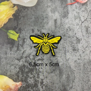 Sticker logo thêu Ong Vàng ủi nhiệt - Giá 6.300 VND, chất liệu bền, dán nhanh