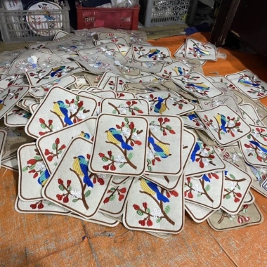 Sticker logo thêu vuông chim hoa 19x16cm - Giá 21.850₫, giảm 21%