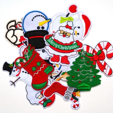Sticker miếng vá Noel ủi may đa năng – Trang trí áo, khăn, túi, điện thoại, notebook, giá 18.200₫ 2