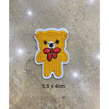 Sticker thêu gấu vàng đeo nơ ủi nhiệt - Giá chỉ 4.750₫, dễ dán, bền