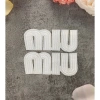 Sticker thêu MIU MIU trắng 10cm 2 hình ủi nhiệt - chỉ 14.500 VND, giảm từ 17.400 VND